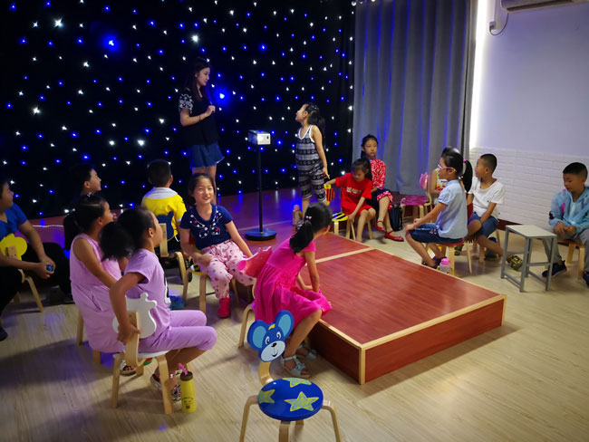 少兒模特授課現場(chǎng)